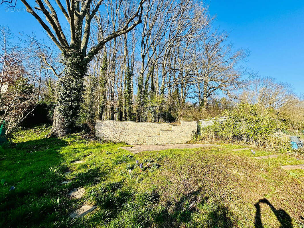 Maison à CHANTELOUP-LES-VIGNES