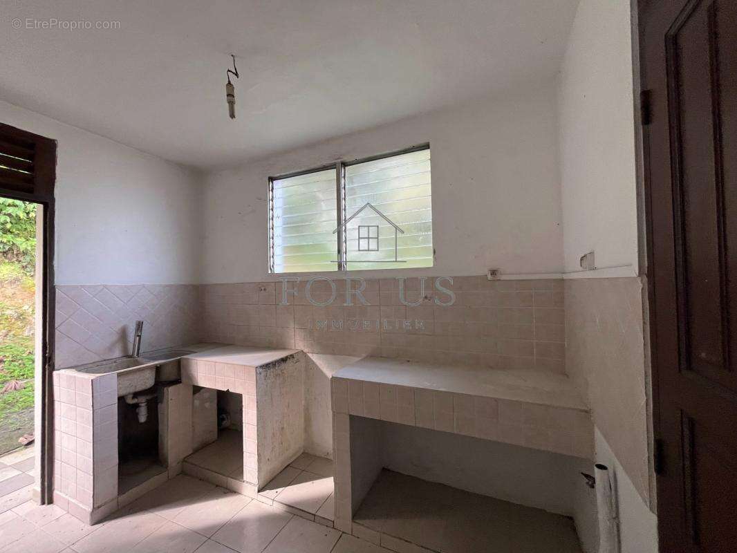 Maison à LES ABYMES