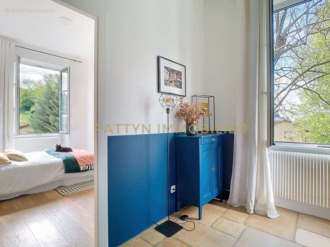 Appartement à NEUVILLE-SUR-SAONE