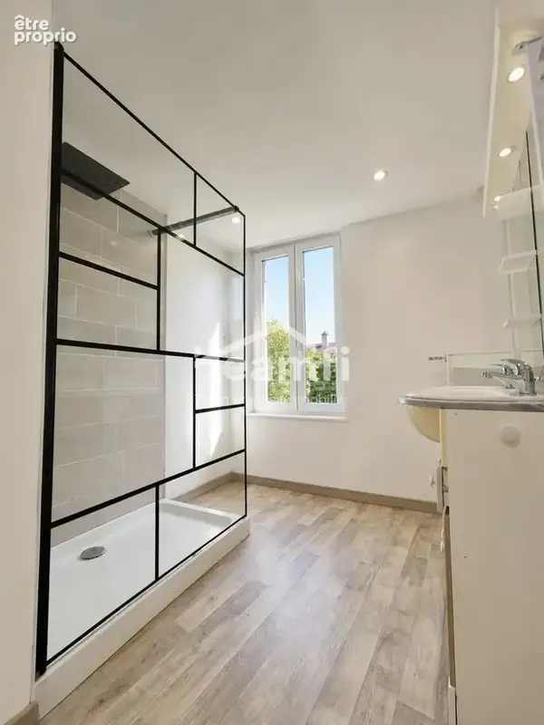 Maison 76 m² à Thiers  - photo 3