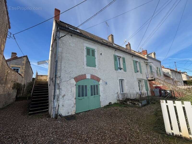 Appartement à MARSEILLES-LES-AUBIGNY