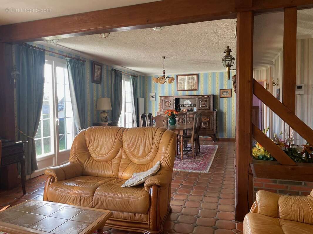 Maison à MENNEVAL