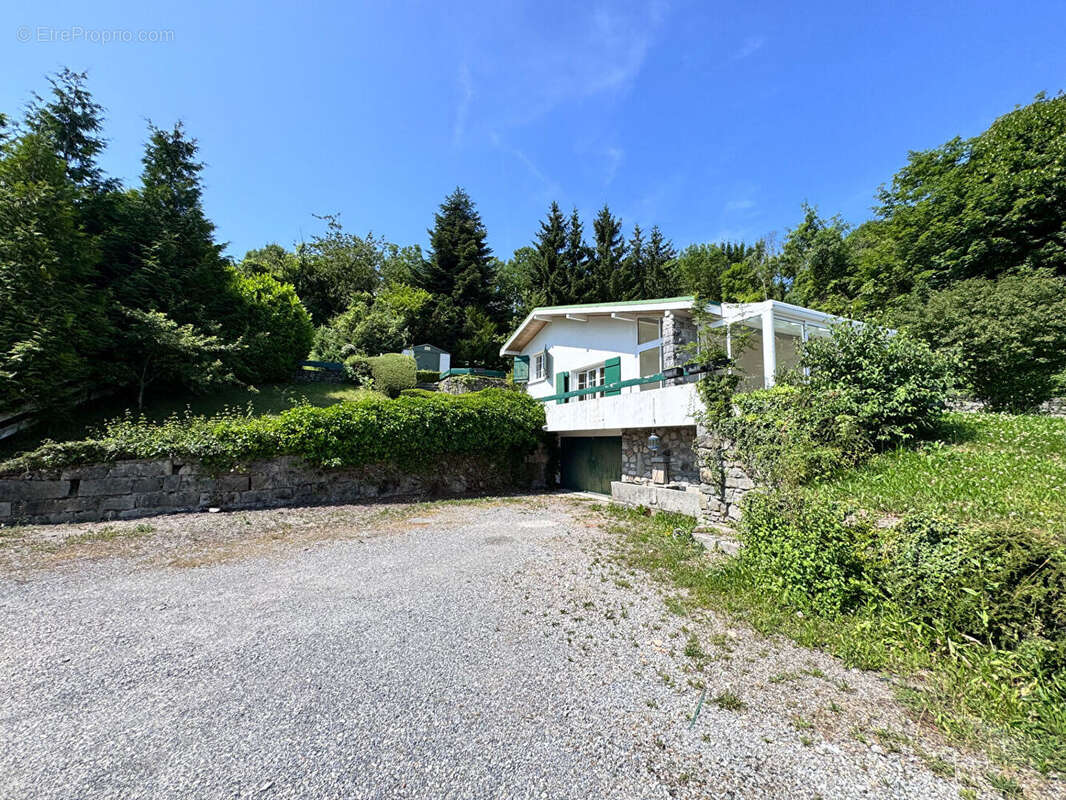 Maison à VETRAZ-MONTHOUX