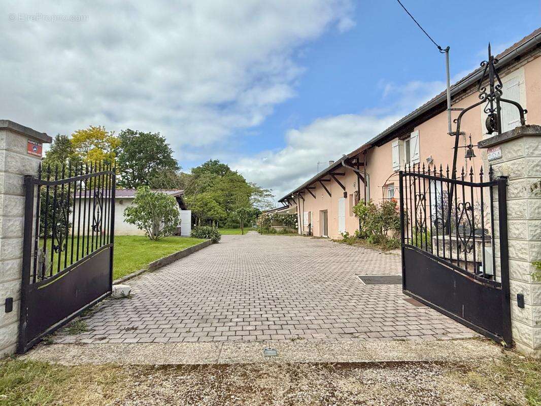 LONGERE DE CARACTERE de 500m² , 5000m² de terrain - photo 34