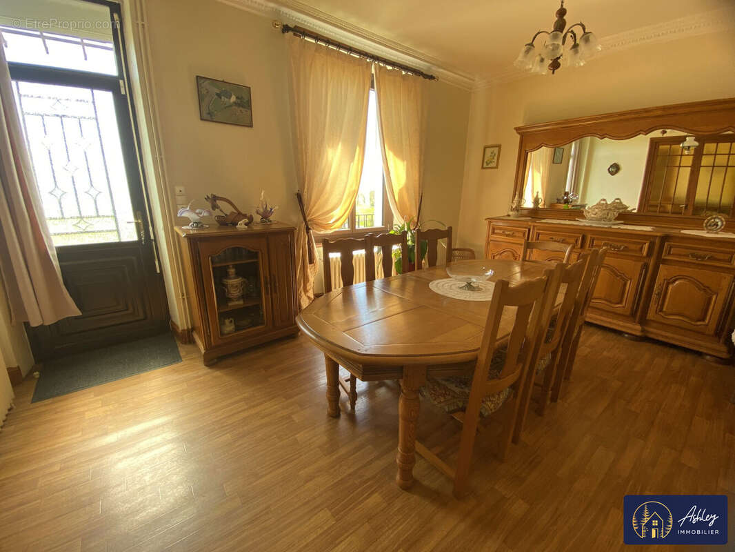 Maison 5 pièces LE MONTEIL - Maison à LE MONTEIL
