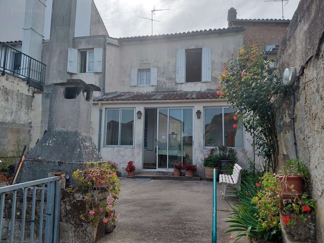 Maison 143 m² à Mirambeau  - photo 2