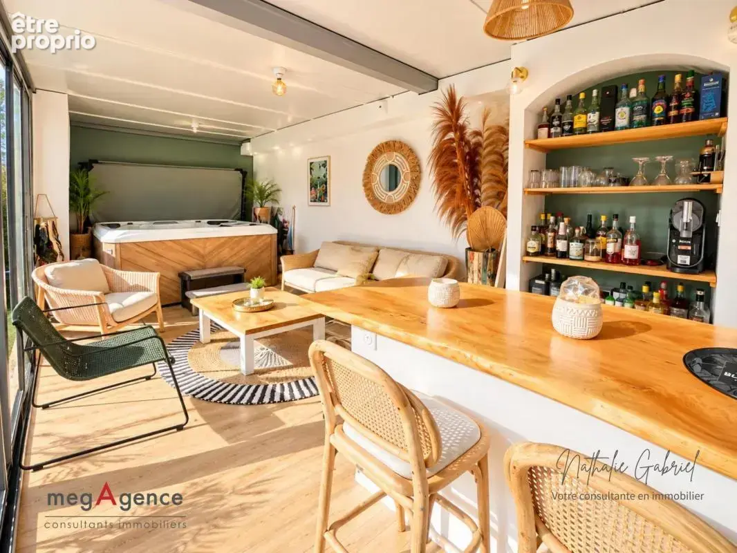Un air de vacances à Angers avec cette villa de 5 chambres et bureau sur 203 m2 ! - photo 13