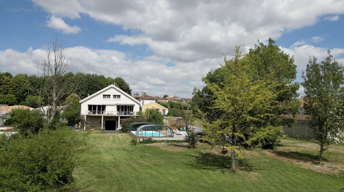 Maison à SAINT-JEAN-D'ANGELY