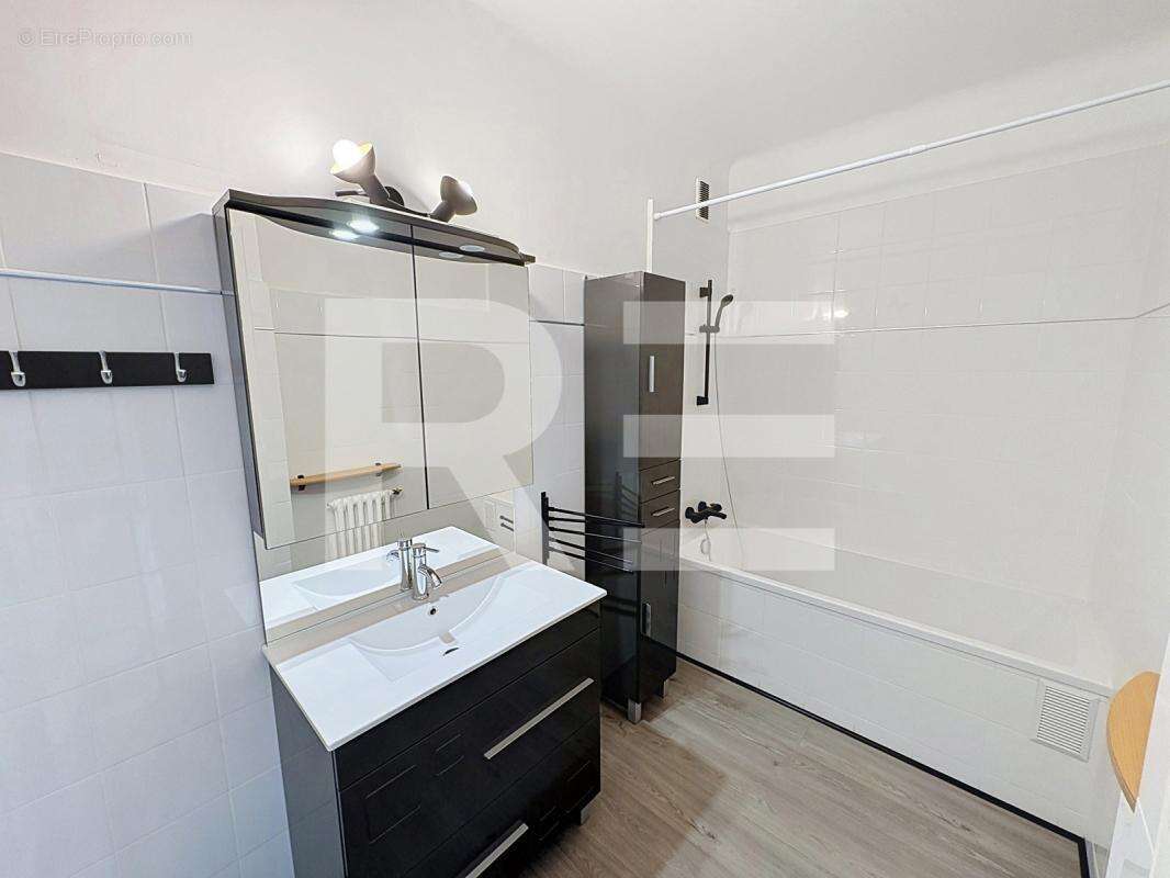 Nîmes centre - quartier st baudile - appartement traversant type t3 de 74 m2 avec cave et garage - photo 8