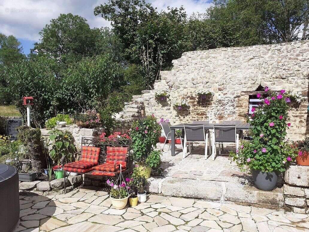 Maison à SAINT-SILVAIN-SOUS-TOULX