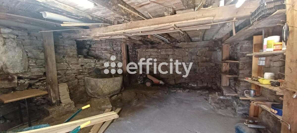 Maison 92 m² à Chaudes-Aigues  - photo 12