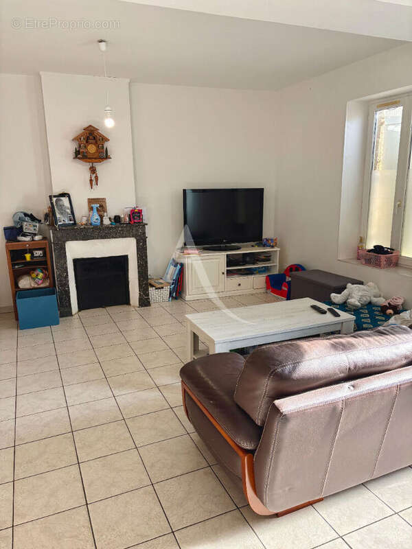 Maison à SAINT-DENIS-DE-L'HOTEL