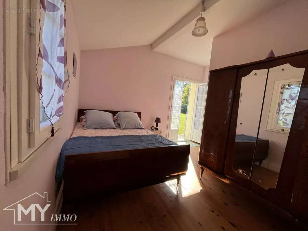 Maison à SAINT-SEURIN-DE-PRATS