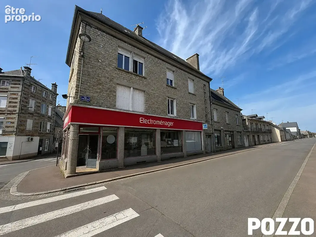 A Vendre - Saint Hilaire Du Harcouet  - Murs 197 m² - Emplacement numéro 1 - Centre-ville - photo 4