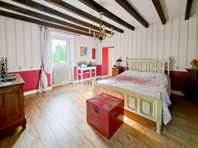 Maison à ESPINASSE-VOZELLE