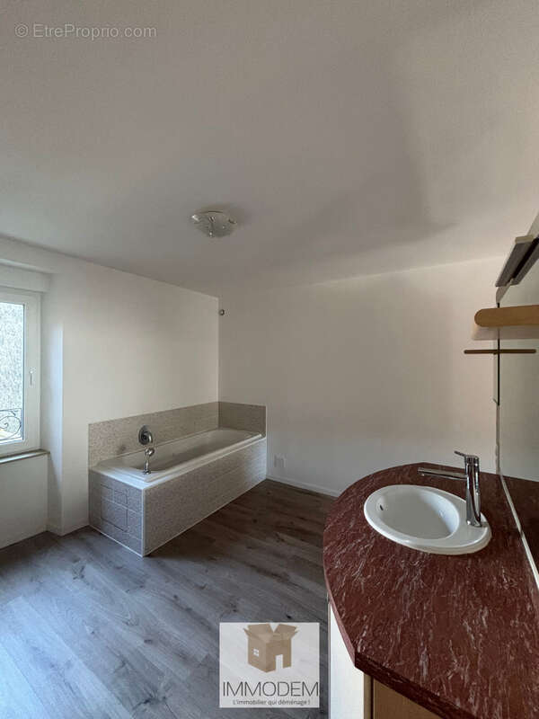 Maison entièrement rénovée avec dépendance et fort potentiel - photo 17
