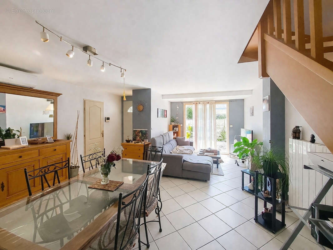 Maison à GALLARGUES-LE-MONTUEUX