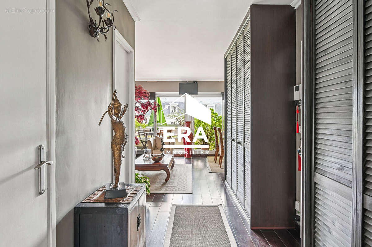 Appartement à COURBEVOIE