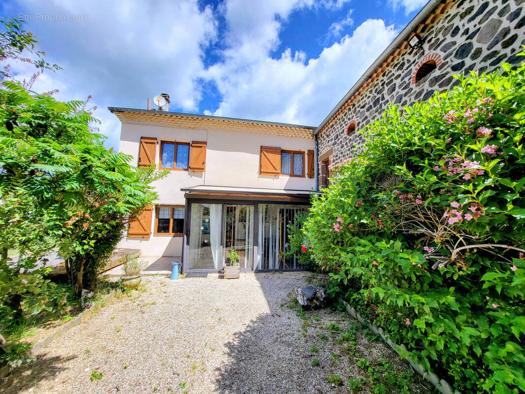 Maison à SAINT-PRIVAT-D'ALLIER