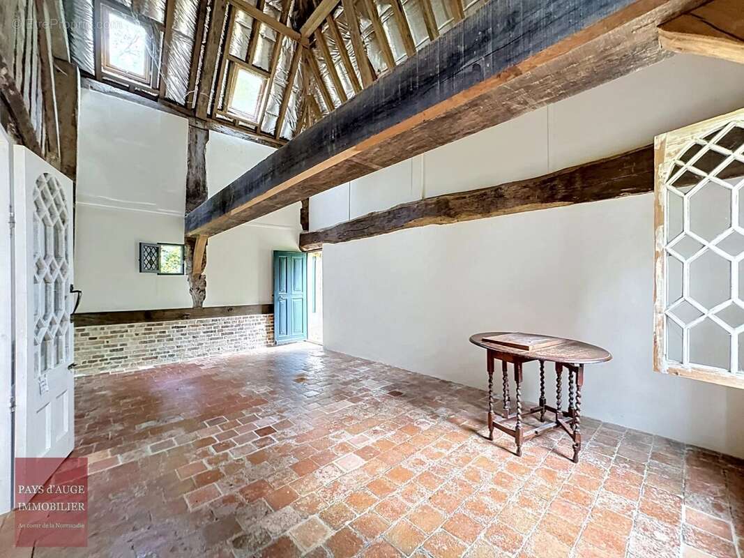 Maison à SAINT-PIERRE-SUR-DIVES