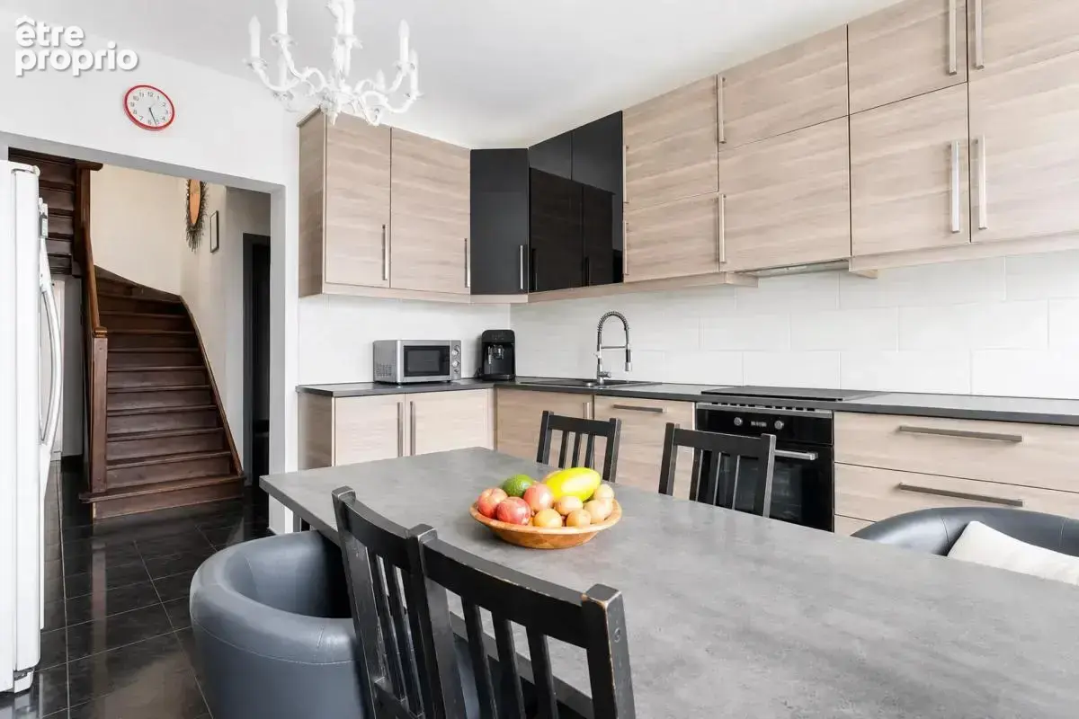 Maison de 7 pièces de 153 m2 en vente à Lille - photo 1