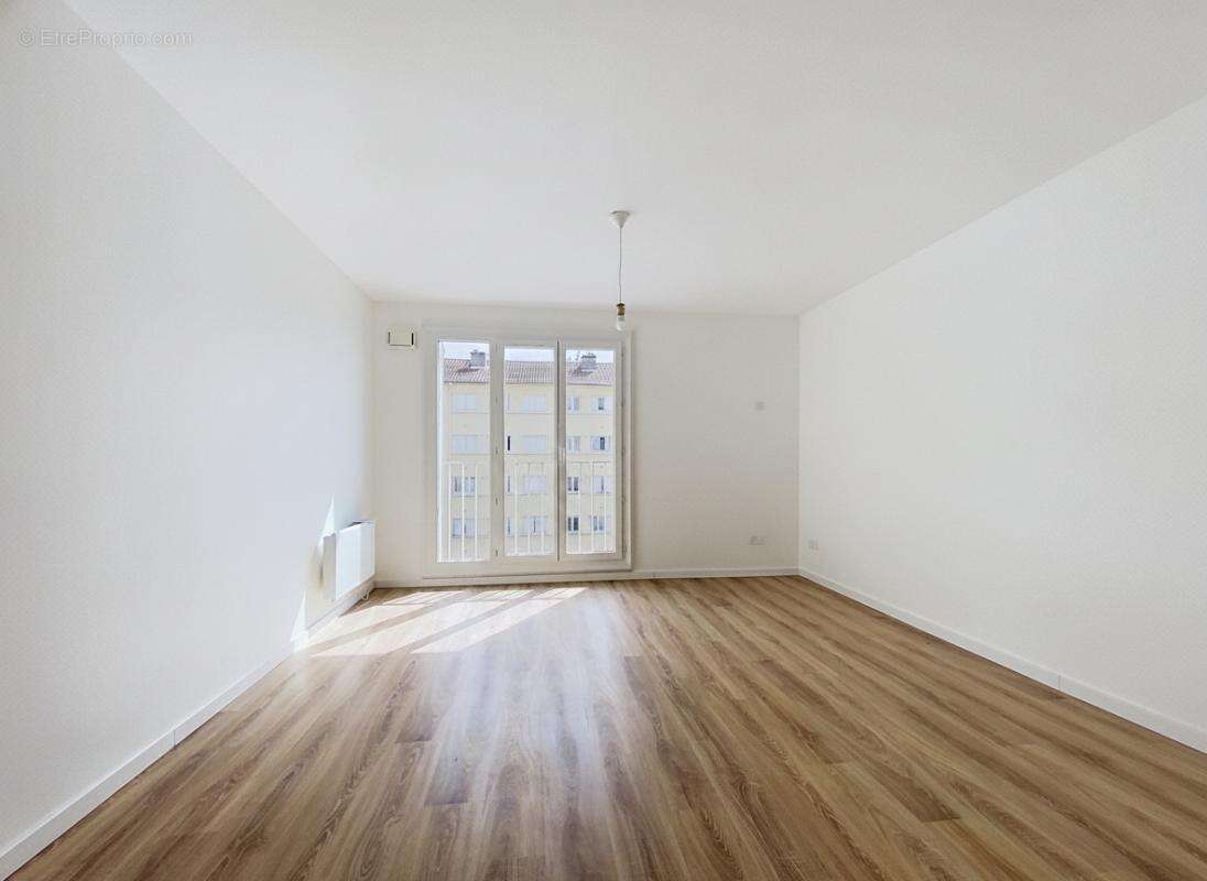 Appartement - 3 Chambres - 1 Place de parking privative - Proche toutes commodités - photo 5