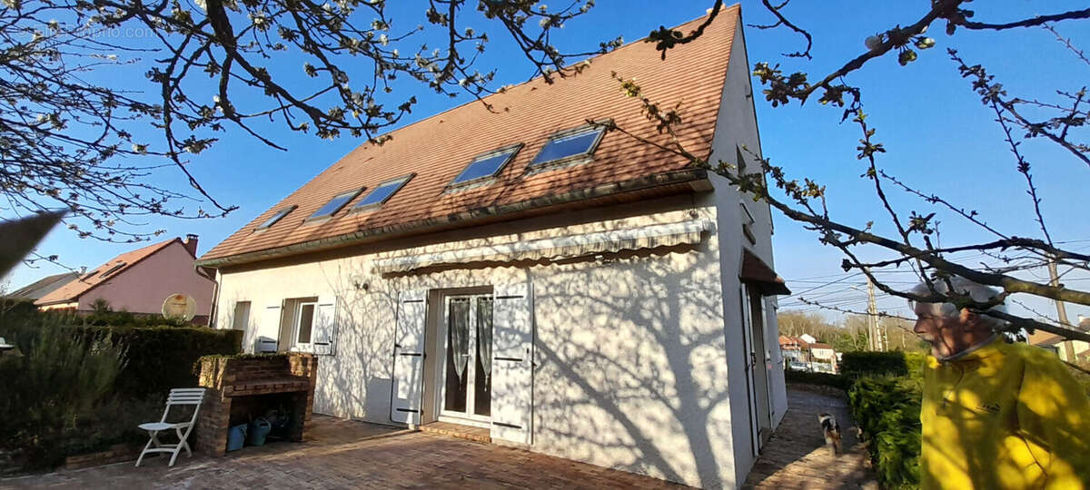 Maison à SAINT-MAURICE-MONTCOURONNE