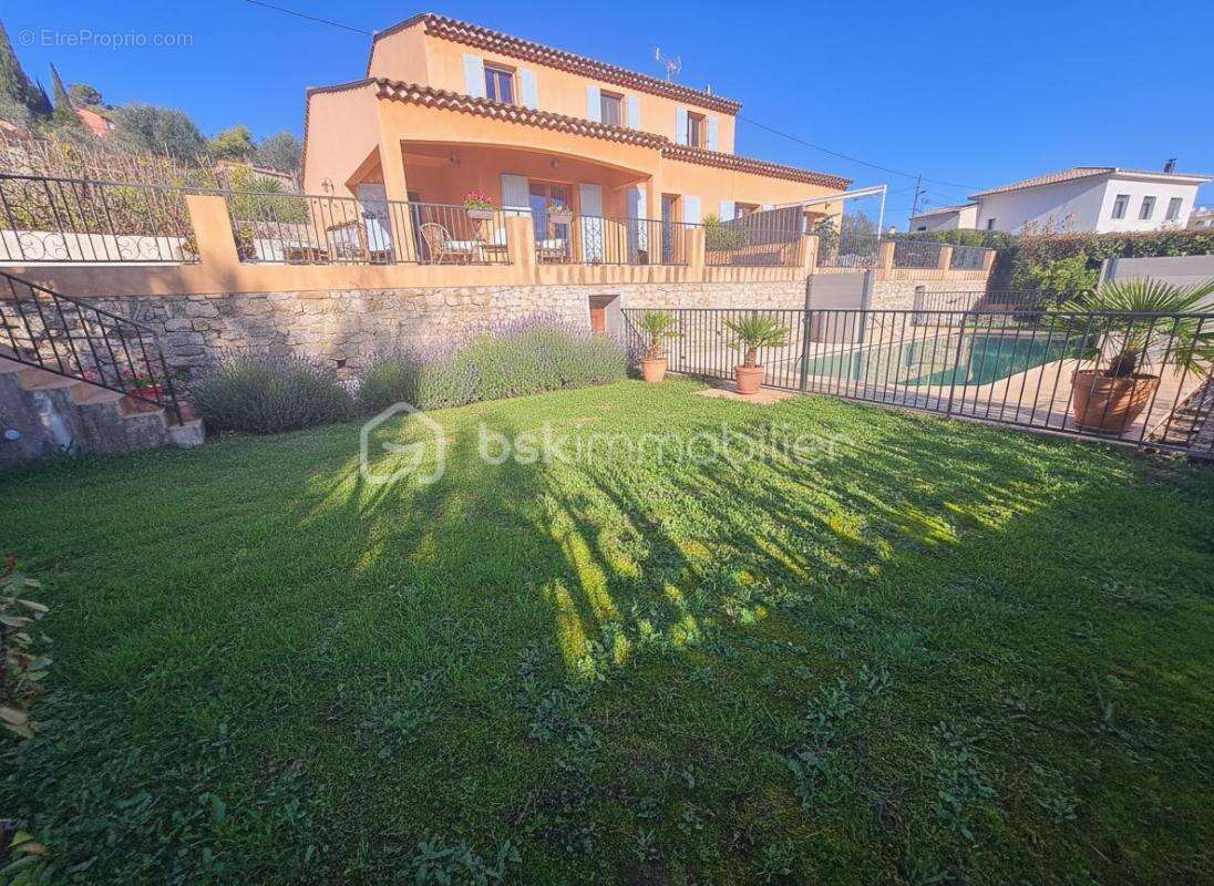 Entre cannes et antibes – maison 5 pièces de 114 m² – 80 m² d’annexes – piscine - photo 2