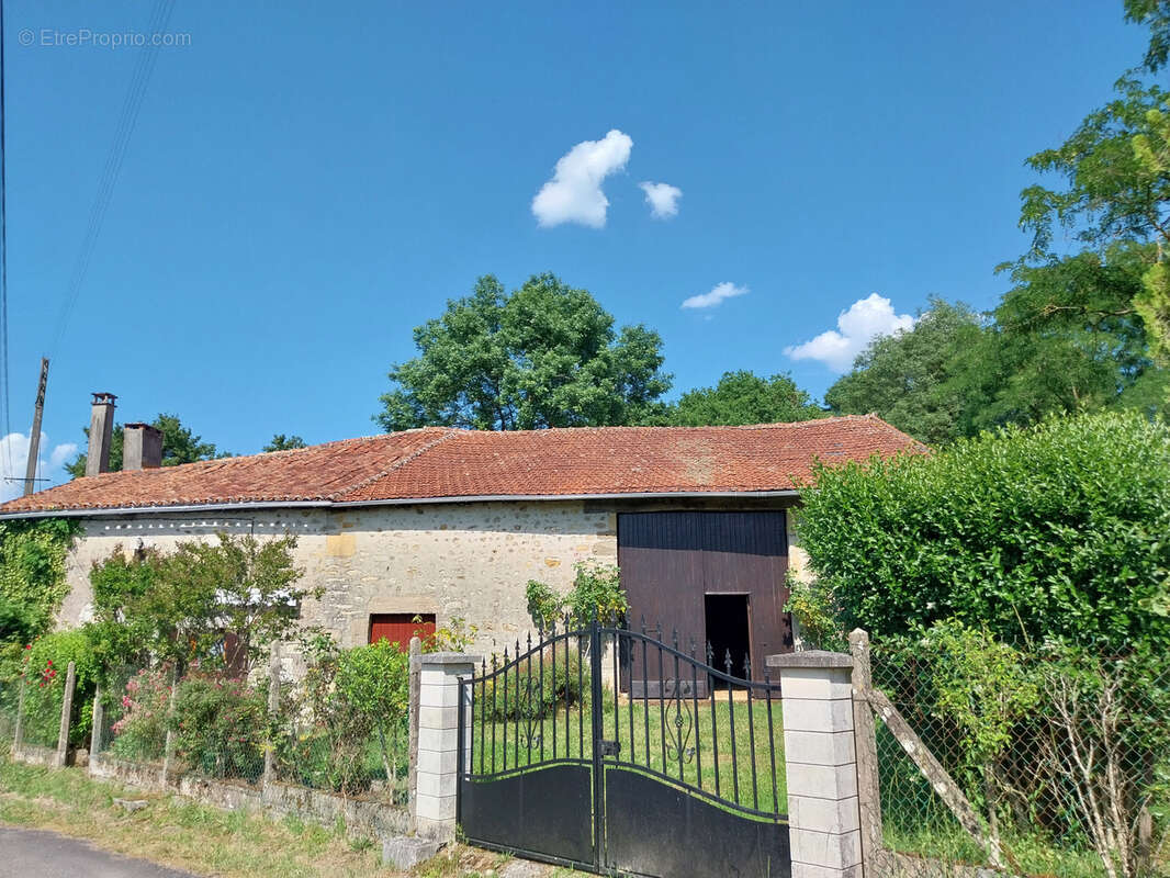 Maison à CHASSENEUIL-SUR-BONNIEURE