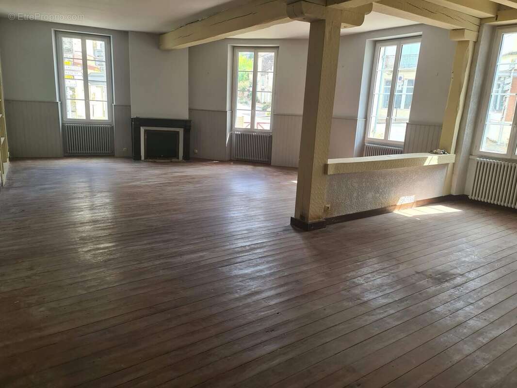 SALON/SEJOUR - Maison à LAUZUN