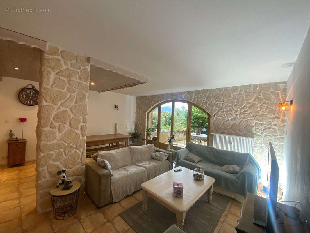 Appartement à PRUNIERES