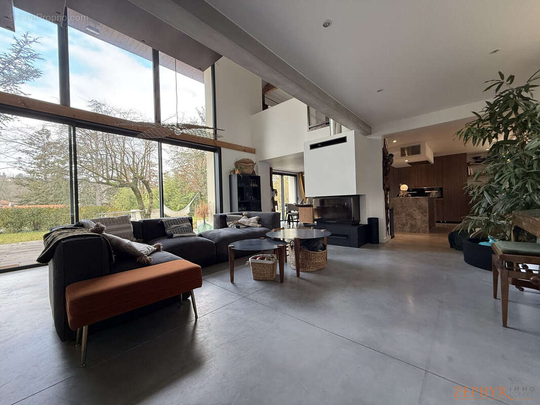 Maison à TASSIN-LA-DEMI-LUNE