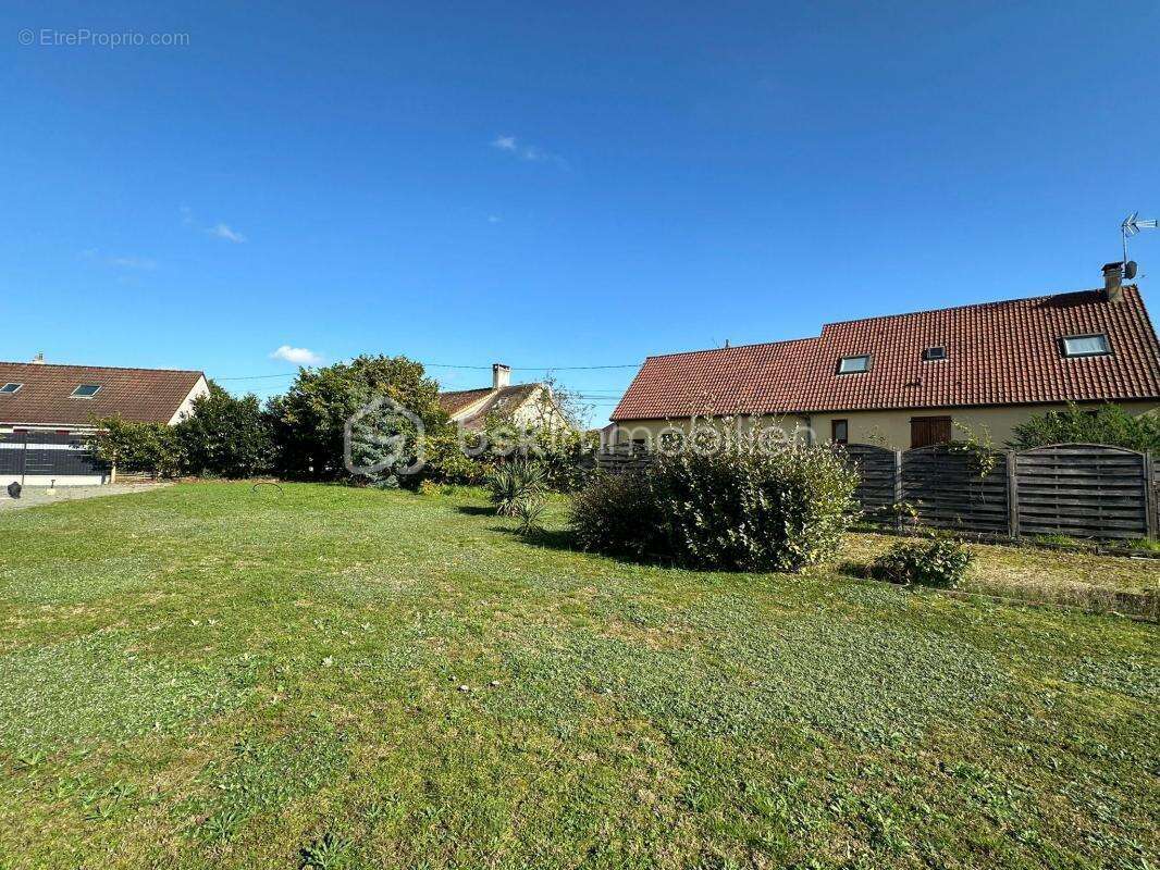 Terrain à MONCE-EN-BELIN