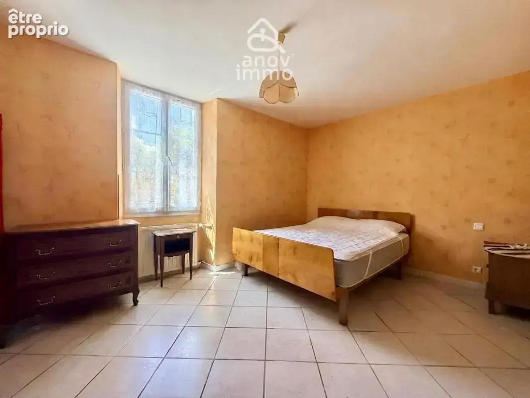 Maison familiale avec nombreuses dépendances à CHAMPNIERS - photo 6