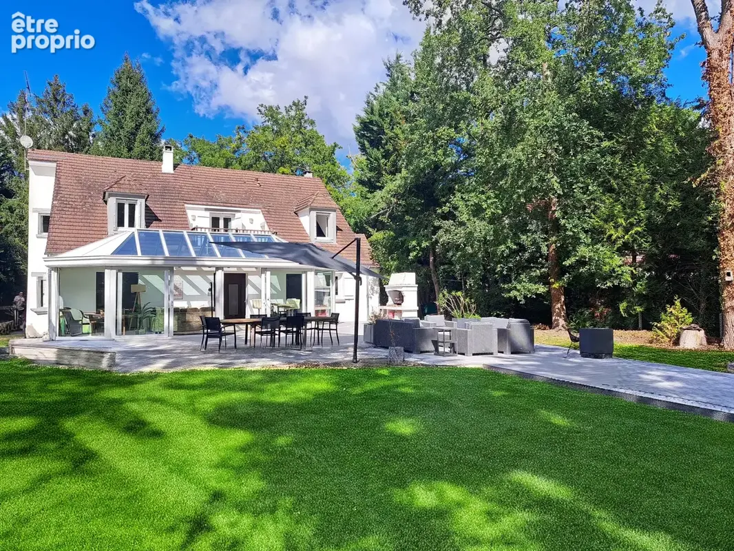Maison familiale rénovée- 270m2- 6 chambres dans le domaine du Lys Lamorlaye-Terrain  de 4800 m2 environ - photo 17