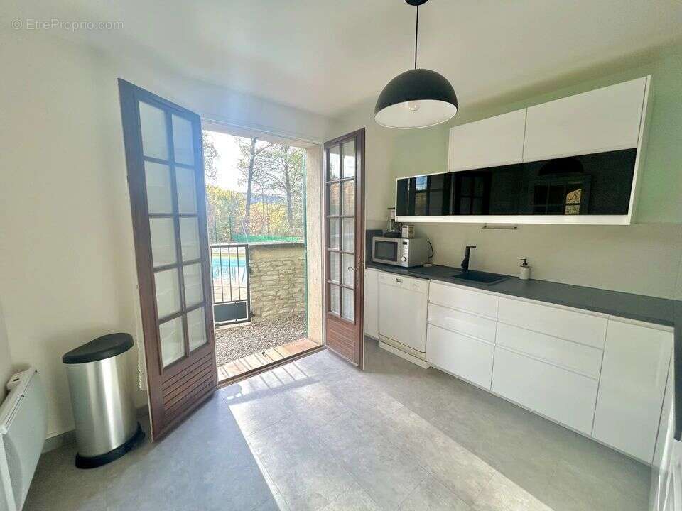 Appartement à GREOUX-LES-BAINS