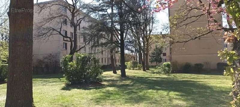 Appartement à SAINTE-GENEVIEVE-DES-BOIS