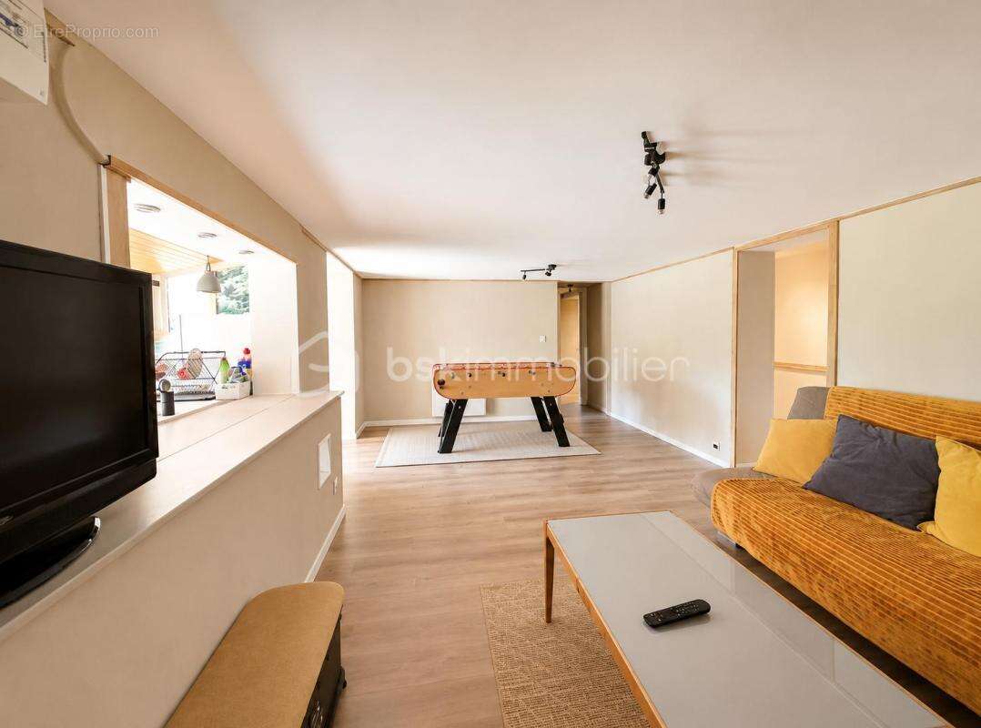 Propriété familiale de 211 m² avec piscine et espace indépendant - photo 5