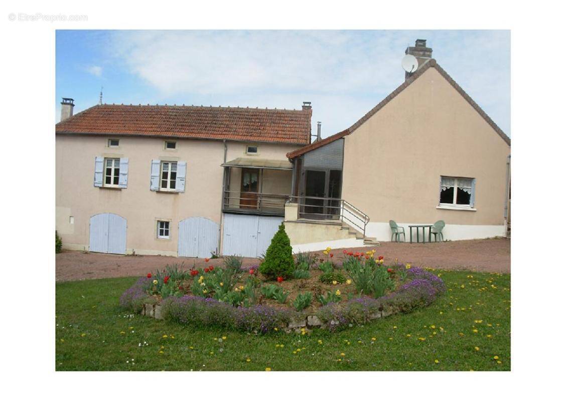 Maison à VAUX-EN-PRE