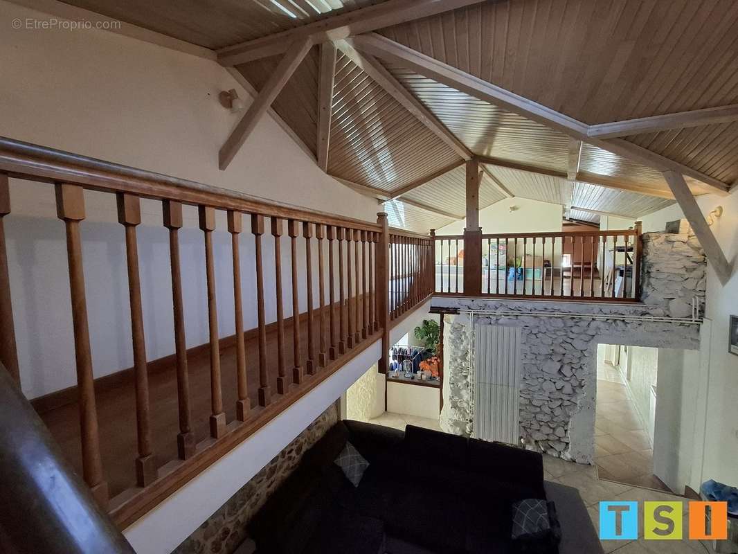 Maison à MONTREJEAU