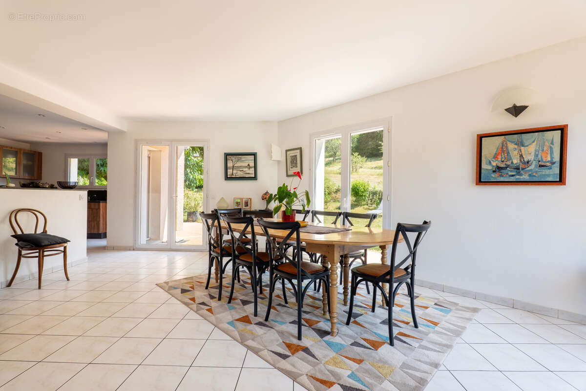 Exclusivité à Chambéry : Maison d'architecte de 225,21 m2 - photo 3