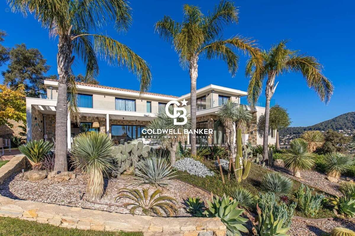 Maison à CARQUEIRANNE