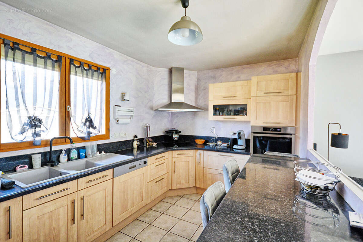 Maison à SAINT-PIERRE-EN-FAUCIGNY