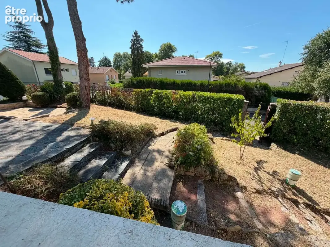 Maison 158 m², terrasse exposee sud, terrain clos de 593 m², 4 chambres, garage, cave, pompe a chaleur, panneaux solaires, charp - photo 9