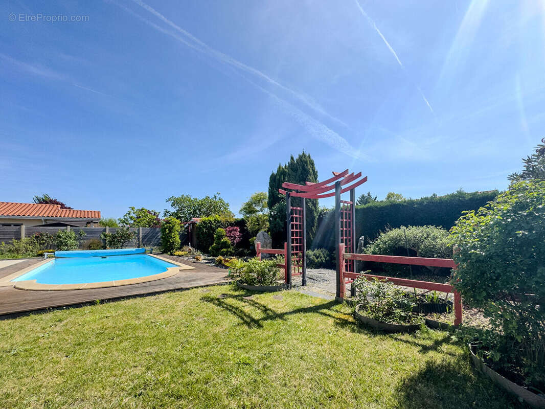 Maison familiale avec piscine, jardin paysagé et garage à Biscarrosse - photo 15