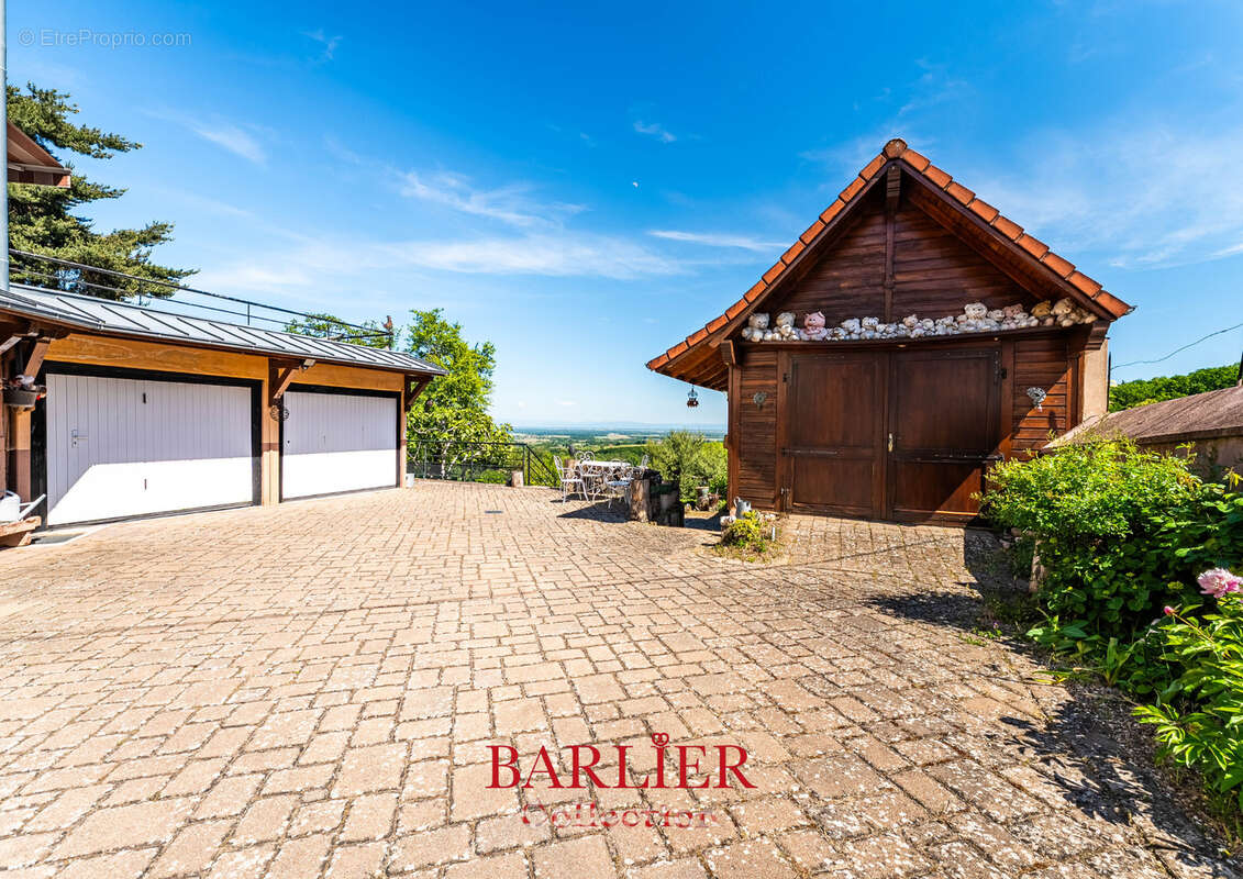 Maison de caractère de 215m2 sur un terrain de 8,5 ares - photo 10