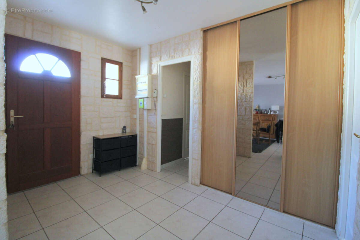 Maison à CHERISY
