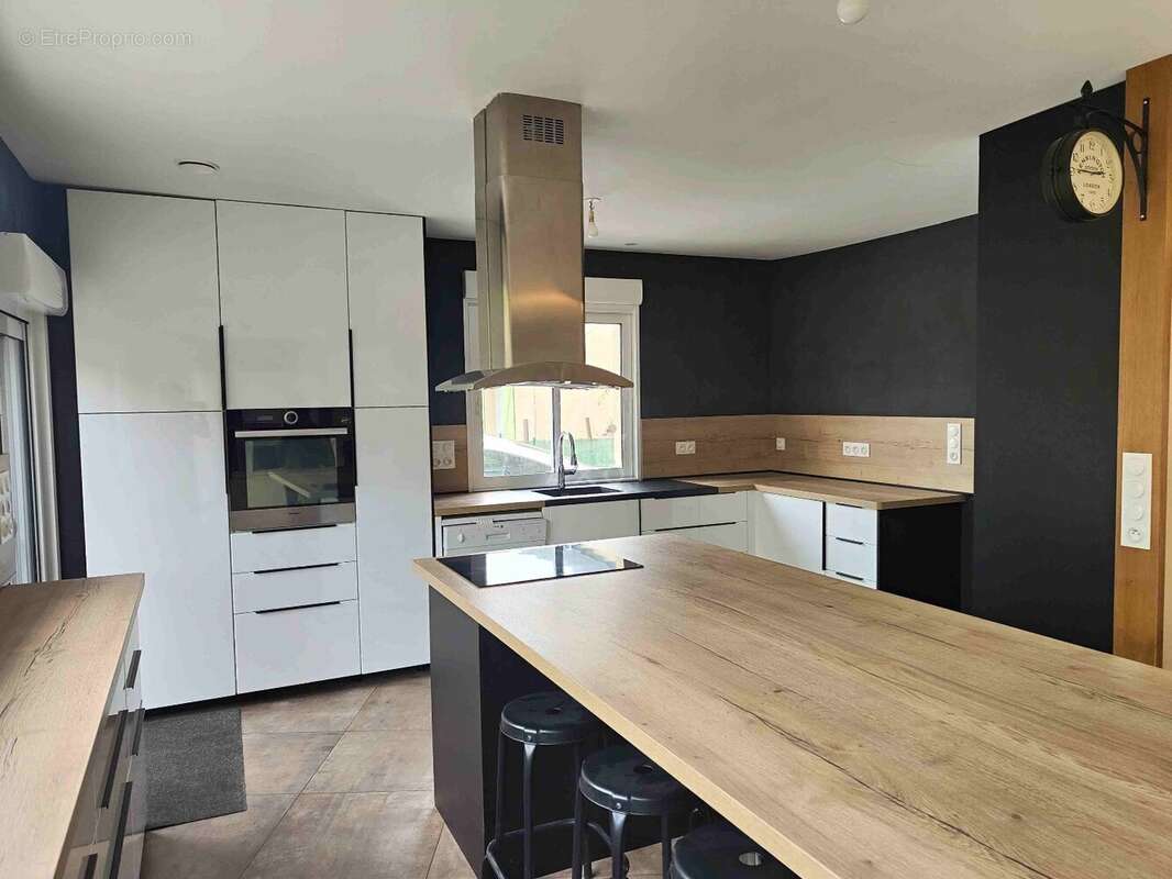 Maison à LA CHAPELLE-SAINT-LAUD