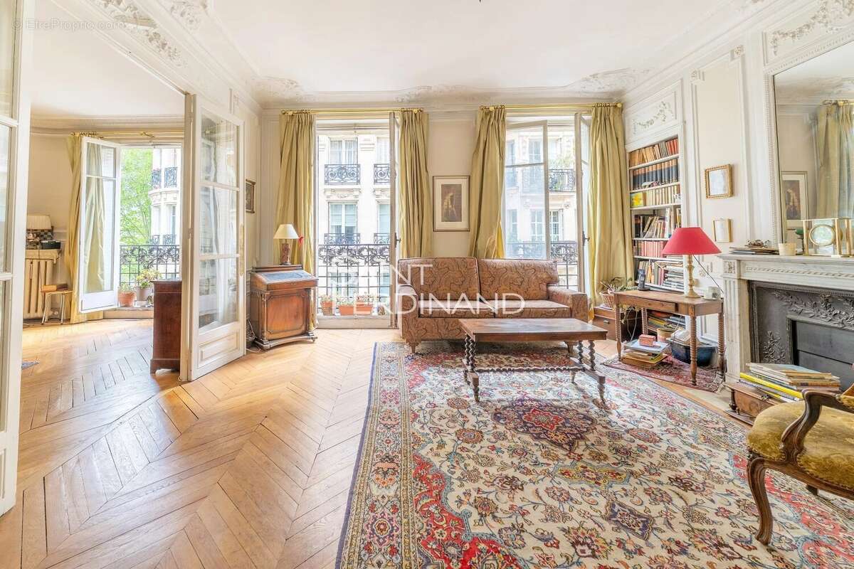 Appartement à NEUILLY-SUR-SEINE