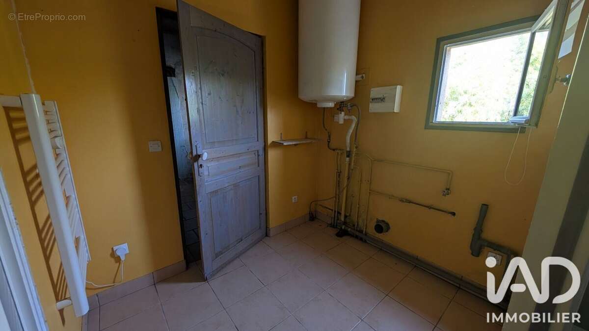 Maison 96 m² à Blet  - photo 8